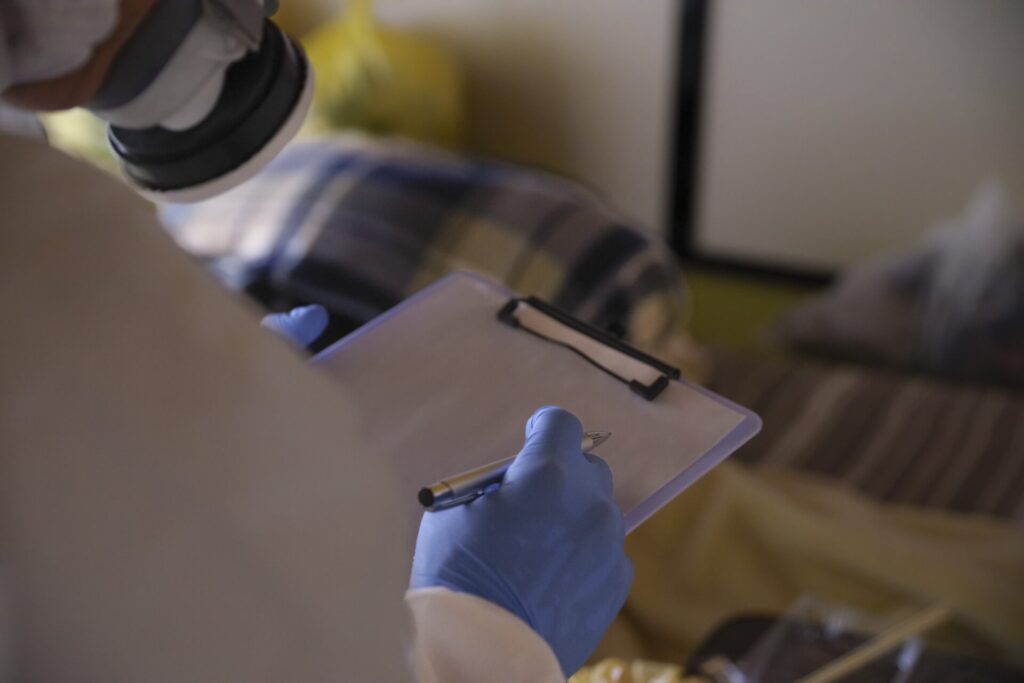現地調査で特殊清掃の見積もり精度を高める理由